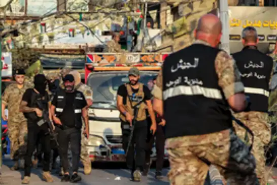 فصائل فلسطينية تنفي بدء تسليم سلاح المخيمات في لبنان