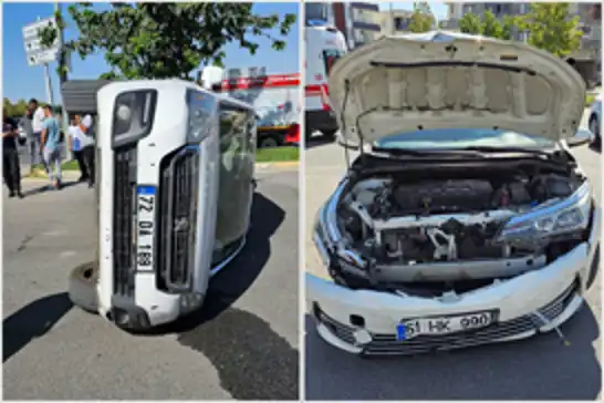 Batman'da hafif ticari araç ile otomobil çarpıştı: 2 yaralı