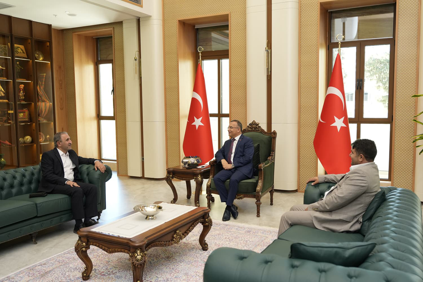 HÜDA PAR Milletvekili Demir'den Vali Çeber'e ziyaret HÜDA PAR Milletvekili Demir'den Vali Çeber'e ziyaret