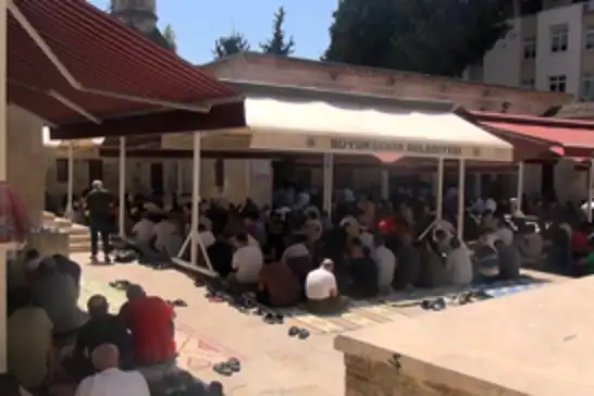 "Hutbeler Kur’an ve sünnete uygun" diyen vatandaşlar eleştirilere karşı çıktı