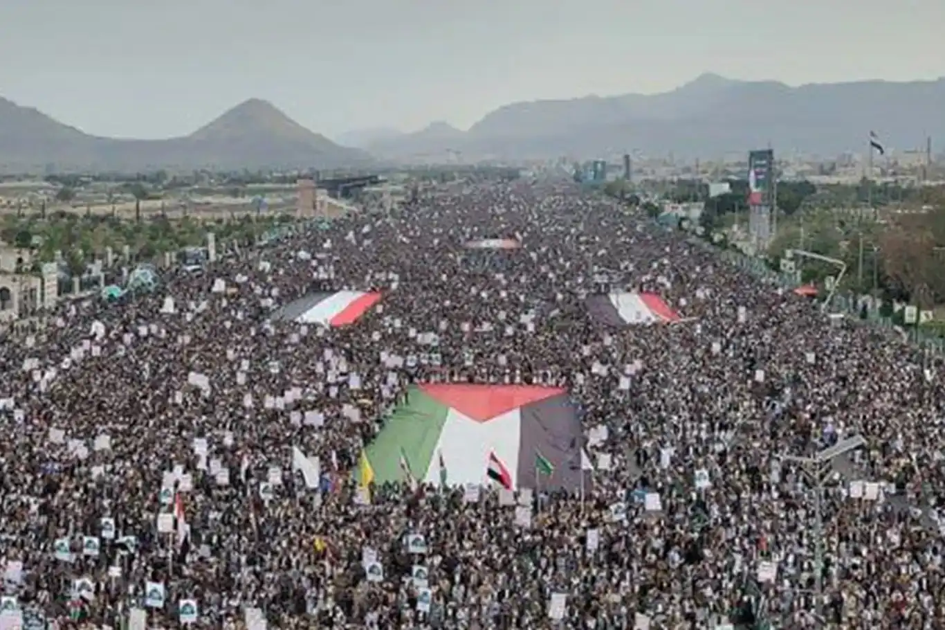 لە یەمەن ملیۆنان کەس بەشداری لە خۆپیشاندانی پشتیوانی بۆ غەززە دەکەن لە یەمەن ملیۆنان کەس بەشداری لە خۆپیشاندانی پشتیوانی بۆ غەززە دەکەن