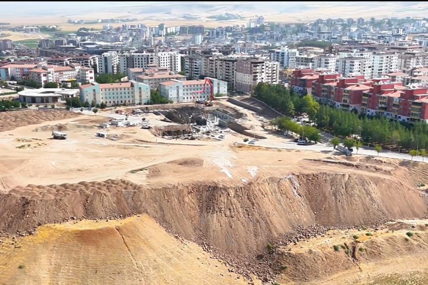 Batman'da Türkiye'de bir ilk: Devlet mahallesi projesi başladı Batman'da Türkiye'de bir ilk: Devlet mahallesi projesi başladı