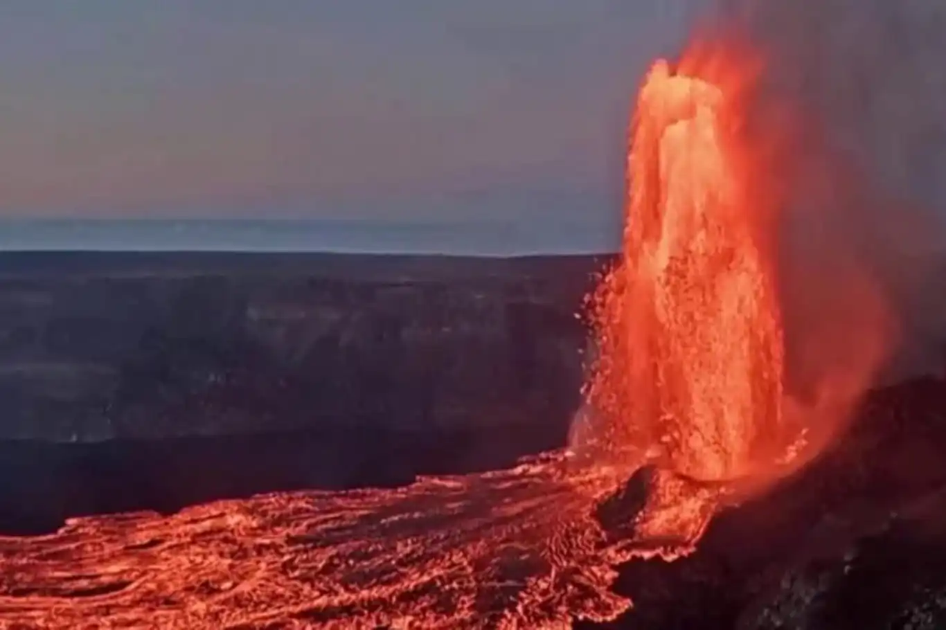 Hawaii adasındaki Kilauea Yanardağı'nda yeni patlama Hawaii adasındaki Kilauea Yanardağı'nda yeni patlama