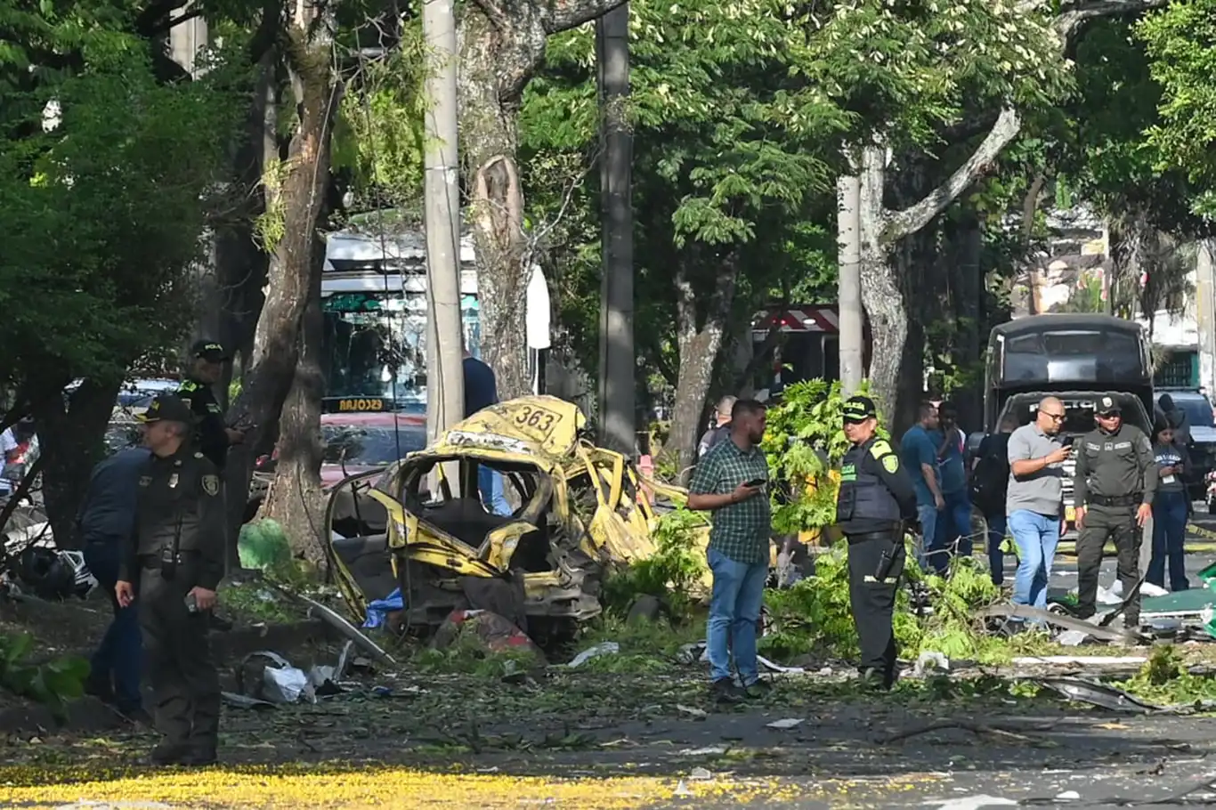 Kolombiya'da bombalı saldırı: 5 ölü, 36 yaralı Kolombiya'da bombalı saldırı: 5 ölü, 36 yaralı