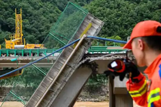Çin'de yapımı devam eden köprü çöktü: 12 ölü, 4 kayıp