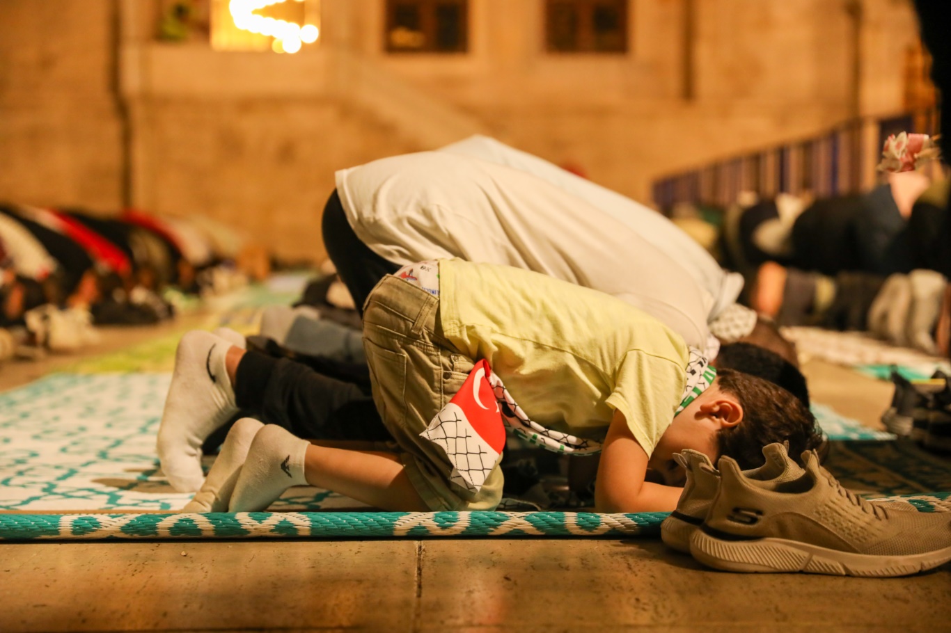 Fatih Camii'nde binler Gazze için duaya durdu Fatih Camii'nde binler Gazze için duaya durdu