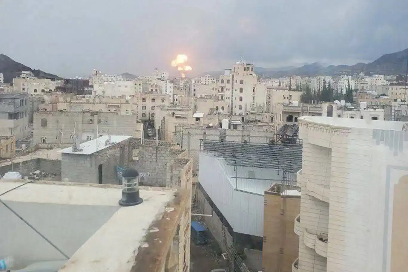 HAMAS: Divê helwesteke hevbeş li dijî êrîşên hovane yên li ser Yemenê bê nîşandan