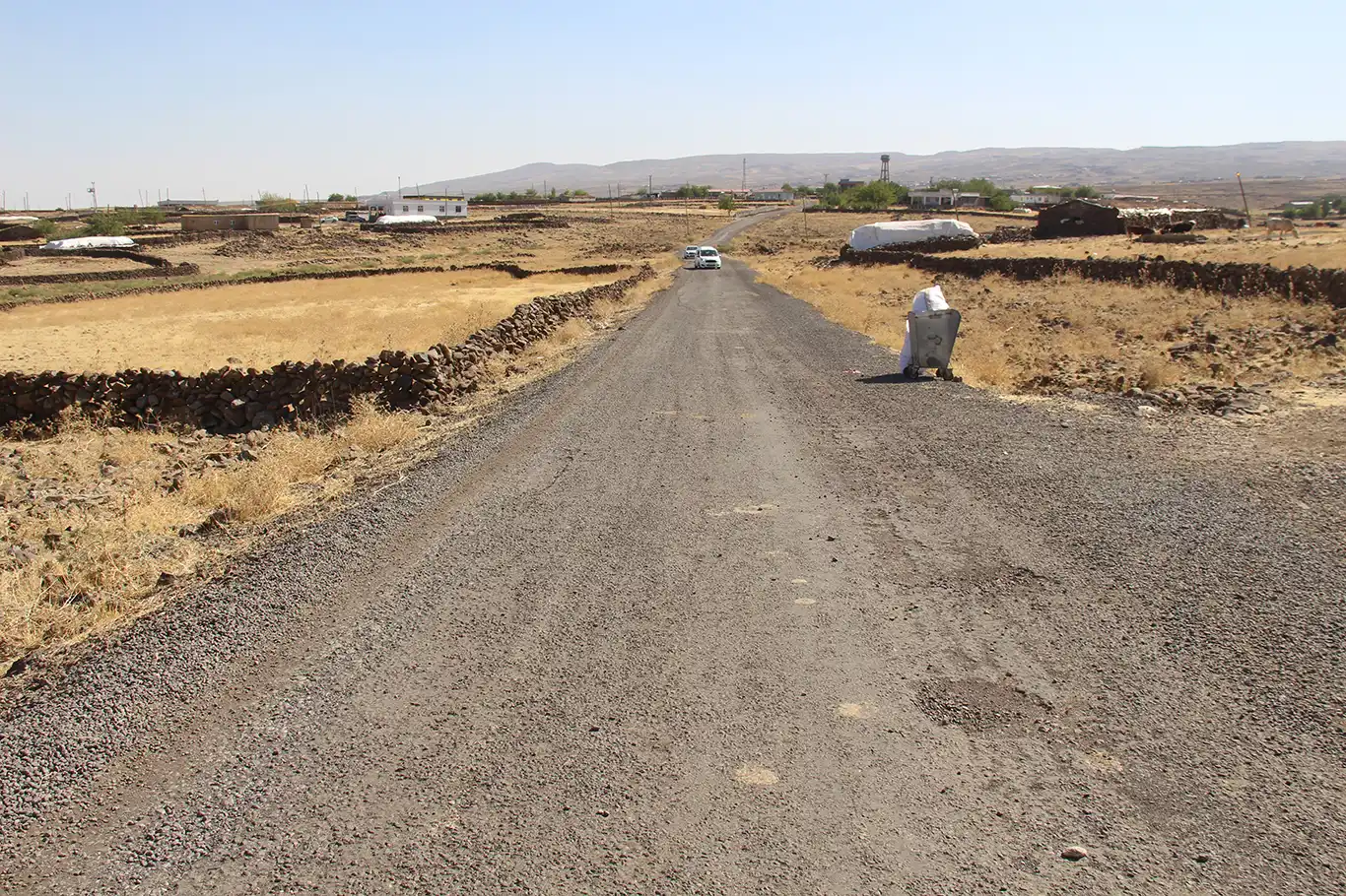 Kışın çamur, yazın toz: 3 kilometrelik yol yıllardır onarılmıyor Kışın çamur, yazın toz: 3 kilometrelik yol yıllardır onarılmıyor