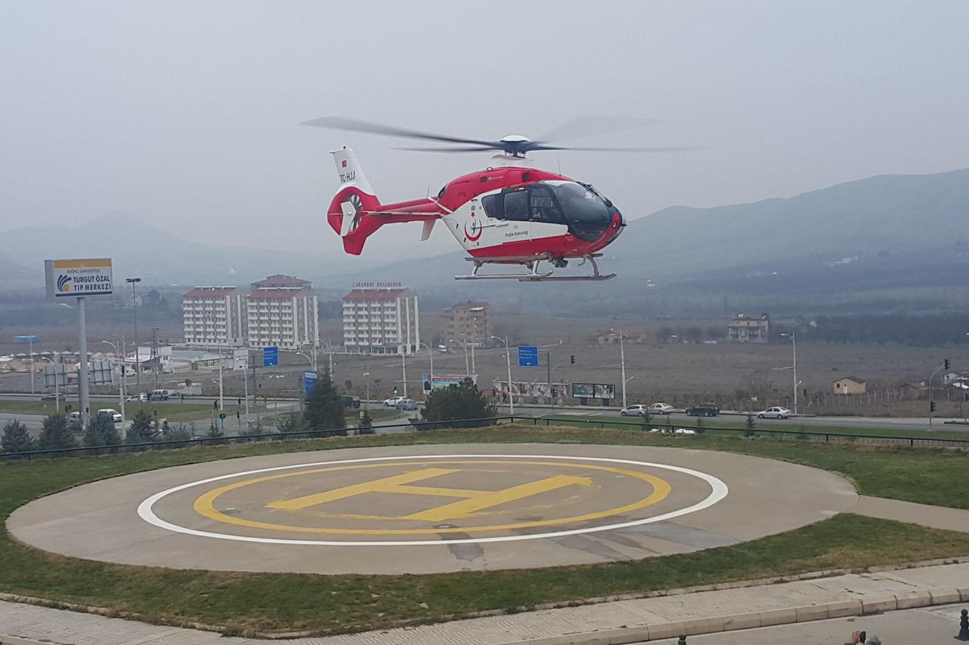 Ambulans helikopter yaşlı hasta için havalandı Ambulans helikopter yaşlı hasta için havalandı