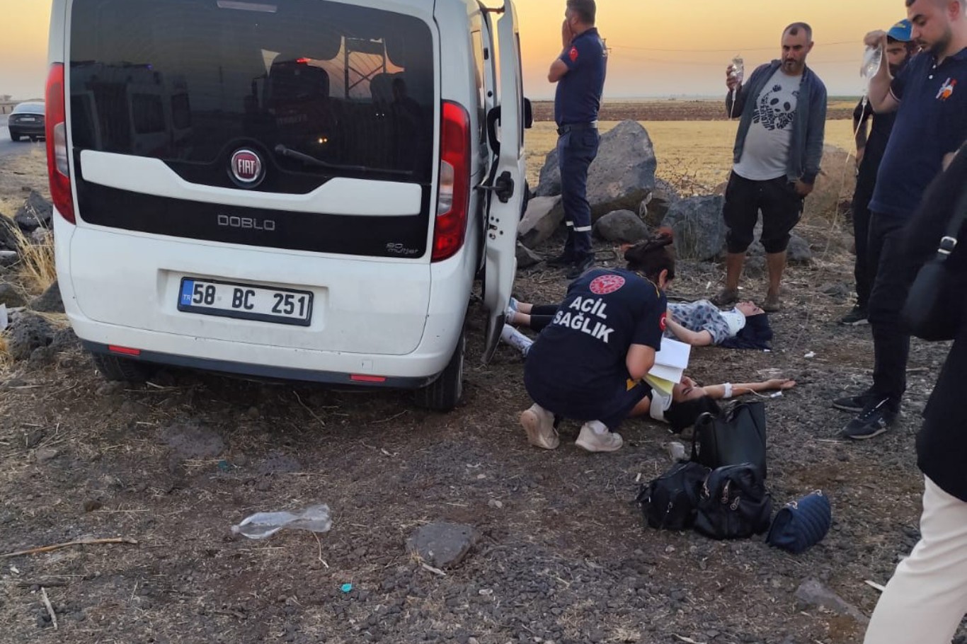 Li Mêrdînê wesayît gêrê şerempolê bû: 4 birîndar Li Mêrdînê wesayît gêrê şerempolê bû: 4 birîndar