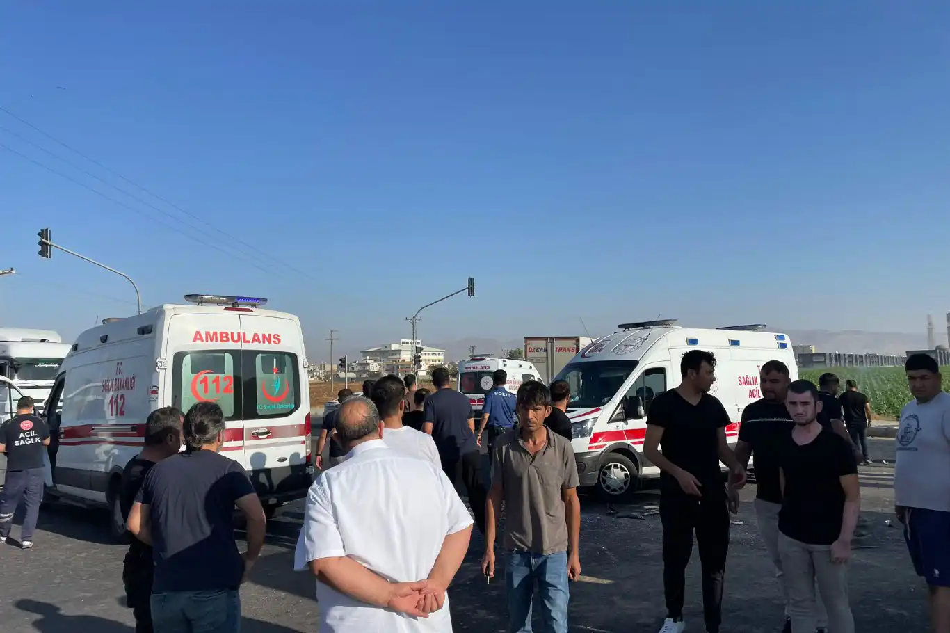 Tır ile toplu taşıma aracı çarpıştı: 10 yaralı 