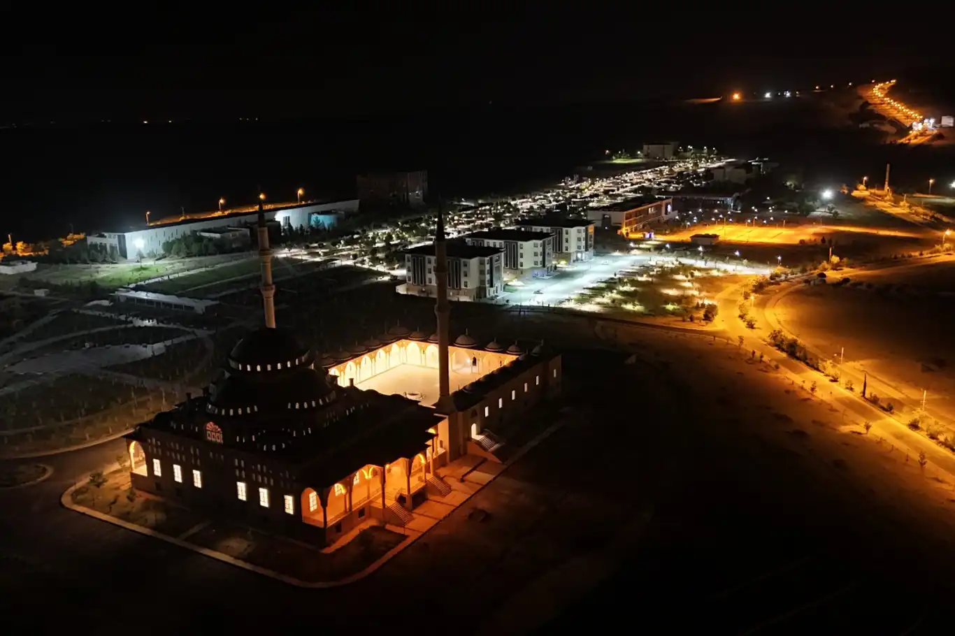 Batman Üniversitesi Camii açılış için gün sayıyor Batman Üniversitesi Camii açılış için gün sayıyor
