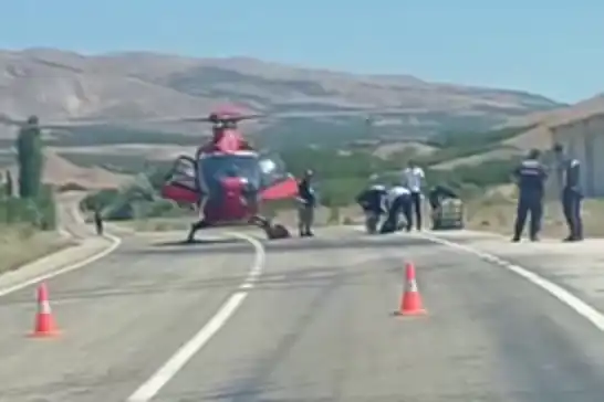 Malatya'da helikopter ambulans hasta almak için kara yoluna indi