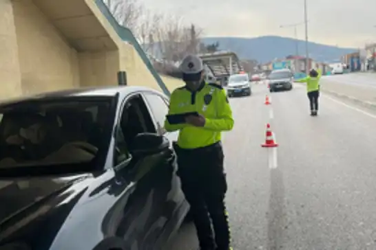 Bursa'da yüzlerce araç denetlendi, 4 kişi gözaltına alındı