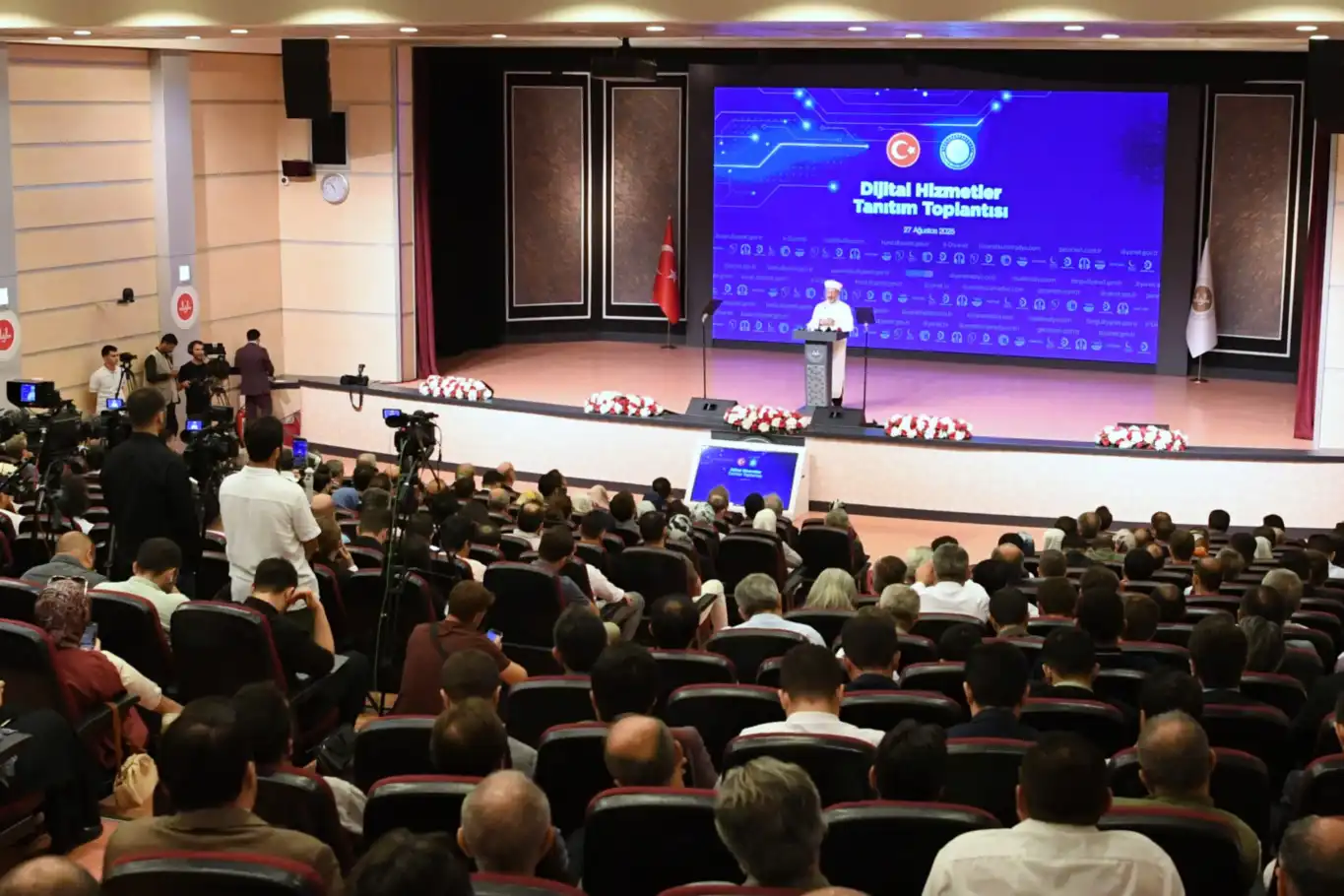 Diyanet İşleri Başkanı Erbaş: Tüm dijital hizmetlerimizi tek bir mobil uygulamada bir araya getirdik Diyanet İşleri Başkanı Erbaş: Tüm dijital hizmetlerimizi tek bir mobil uygulamada bir araya getirdik