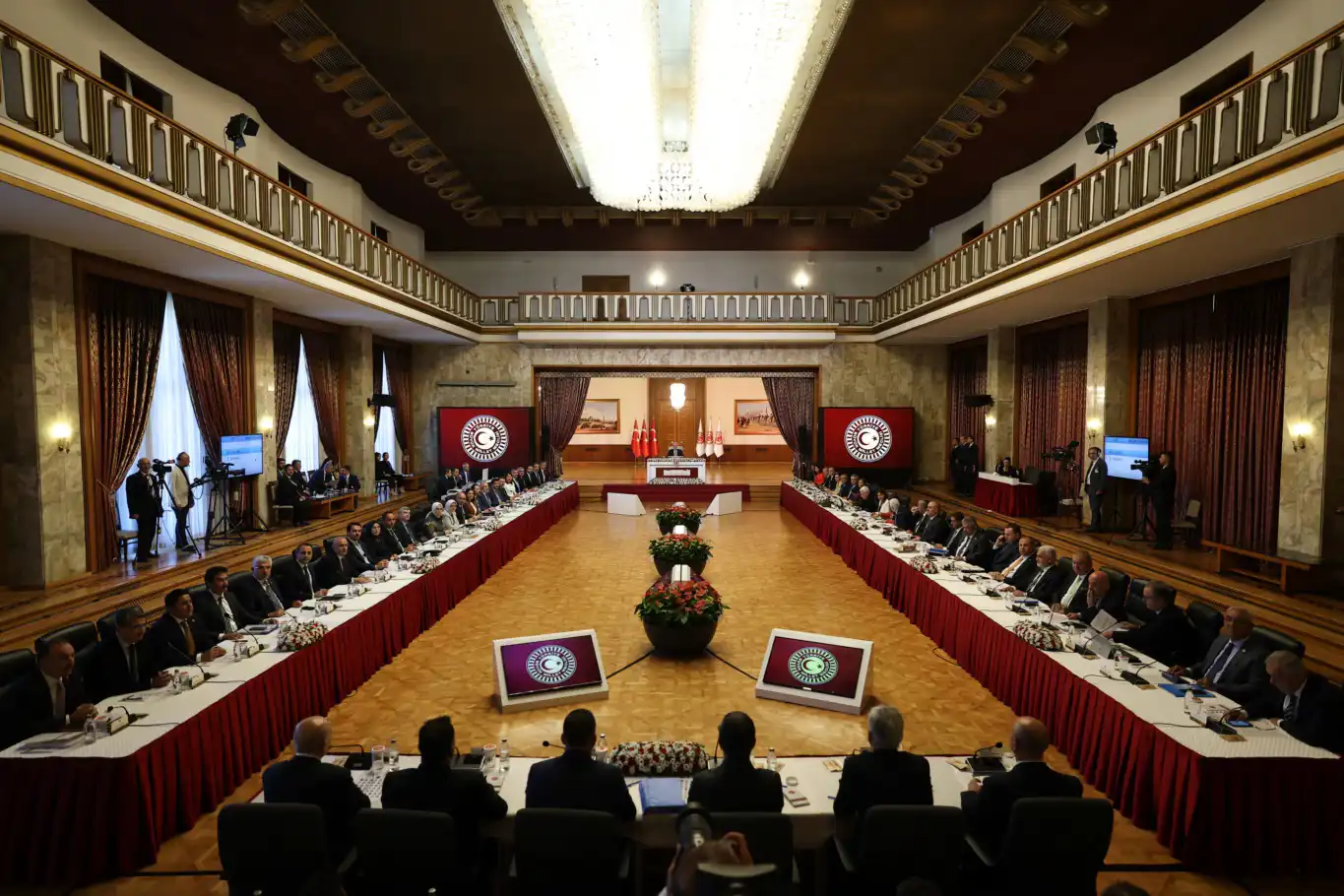 TBMM Başkanı Kurtulmuş: Türkiye modelini ortaya koymak bu komisyonun tarihi başarısı olacak TBMM Başkanı Kurtulmuş: Türkiye modelini ortaya koymak bu komisyonun tarihi başarısı olacak