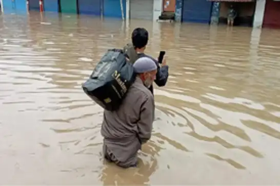 مصرع أكثر من 30 شخصاً جراء انهيار أرضي في جامو وكشمير