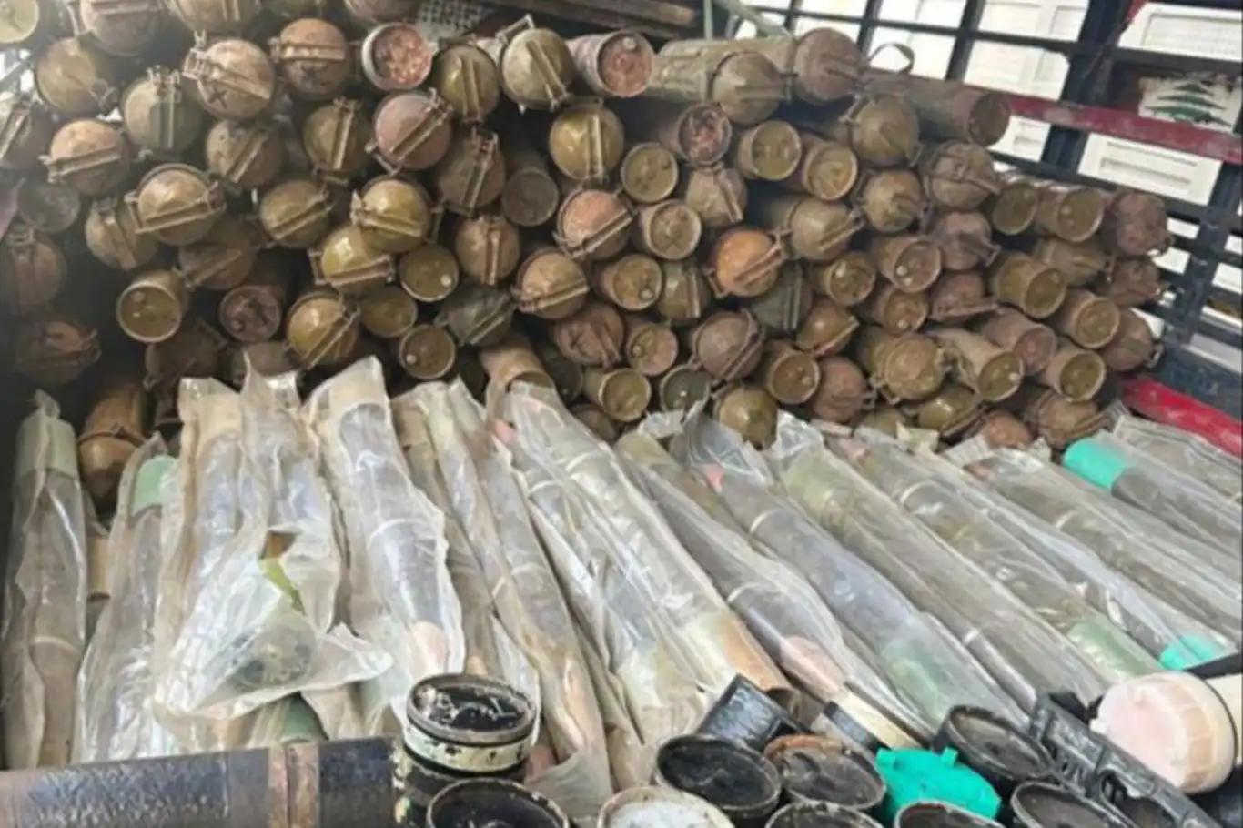 Lübnan'da direniş baltalanıyor: Hükümet silahsızlandırma çalışmalarını sürdürüyor Lübnan'da direniş baltalanıyor: Hükümet silahsızlandırma çalışmalarını sürdürüyor
