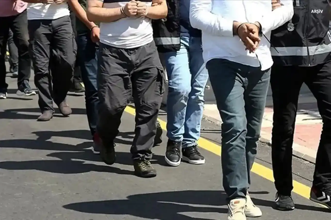 Konya'da uyuşturucu operasyonu: 712 bin sentetik hap ele geçirildi, 4 kişi tutuklandı Konya'da uyuşturucu operasyonu: 712 bin sentetik hap ele geçirildi, 4 kişi tutuklandı