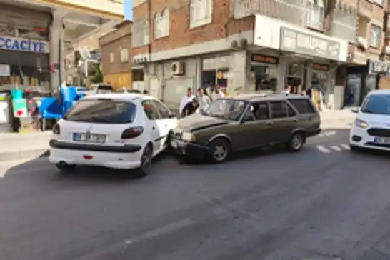 Batman'da iki otomobil çarpıştı