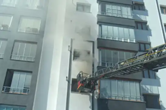 Malatya'da apartman dairesinde yangın paniği