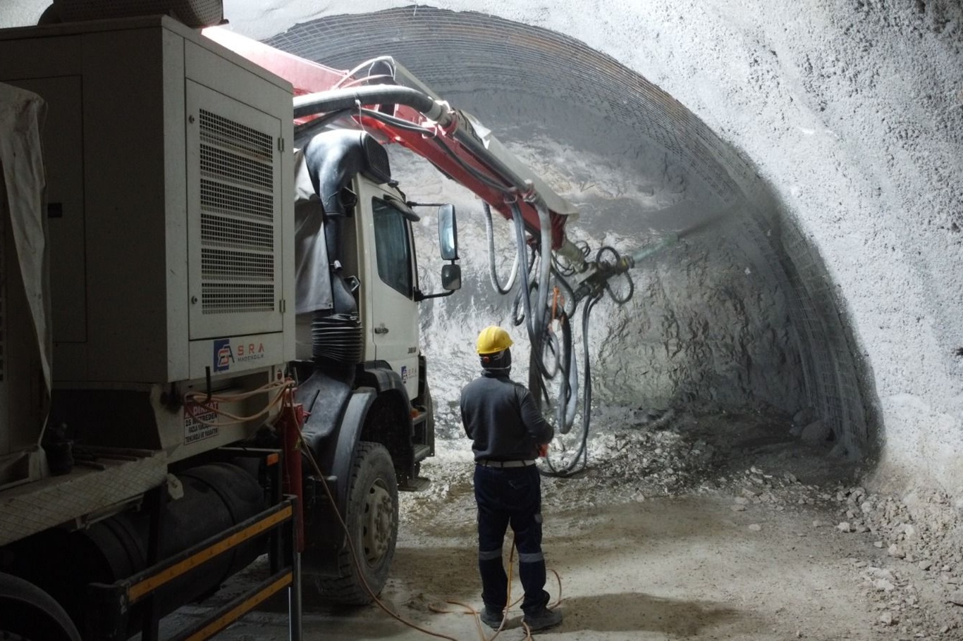Siirt’te Yığınlı Tüneli ve bağlantı yollarında sona gelindi Siirt’te Yığınlı Tüneli ve bağlantı yollarında sona gelindi