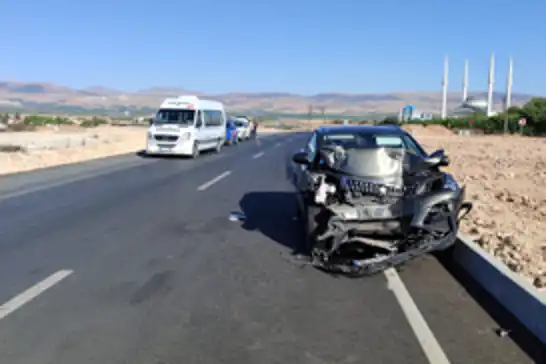 Malatya'da minibüs ile otomobil çarpıştı: 9 yaralı