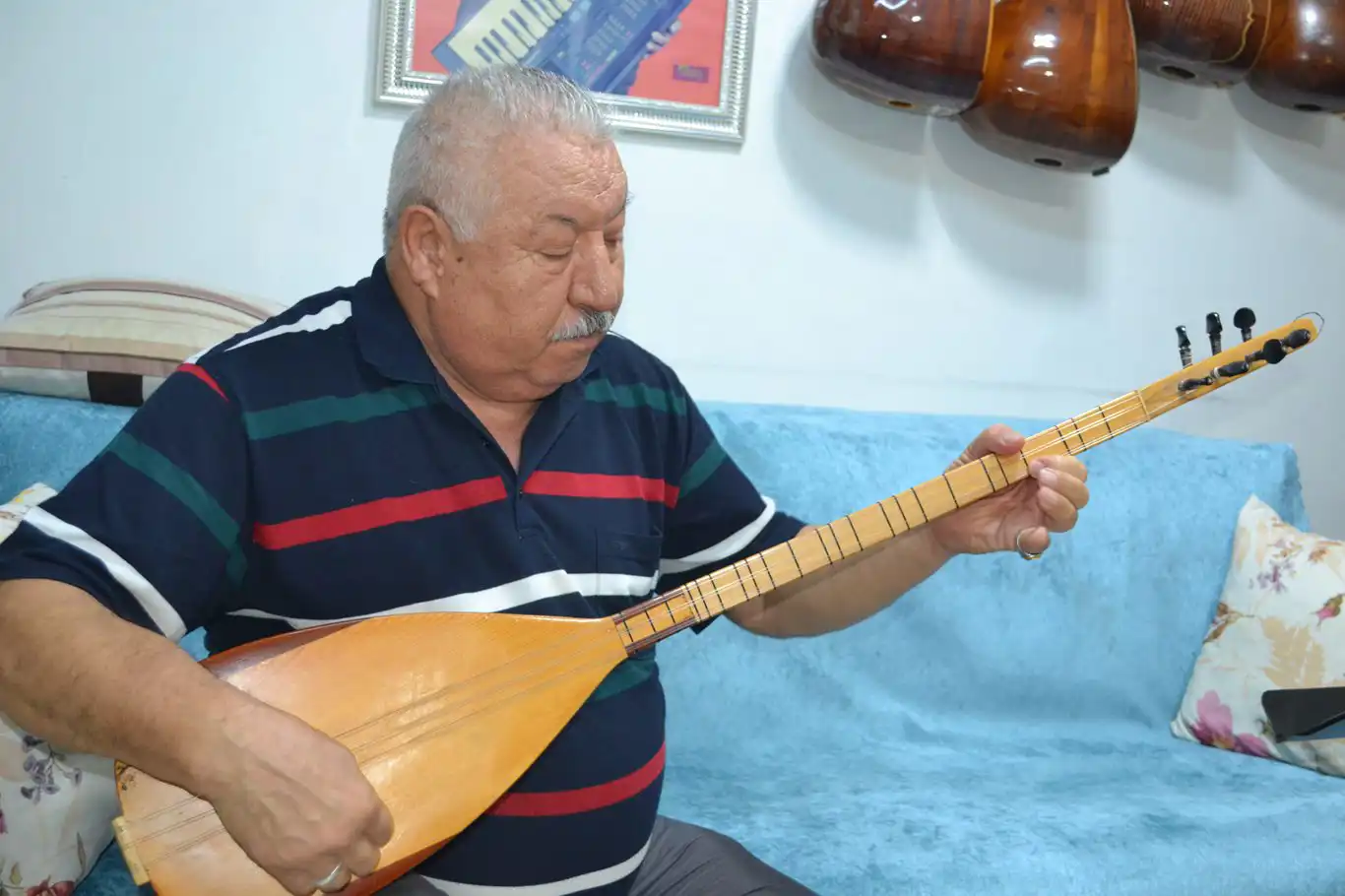 Bursa'da notalarla örülen 50 yıllık bir ömür: Müziğin ruhuyla yaşayan usta Bursa'da notalarla örülen 50 yıllık bir ömür: Müziğin ruhuyla yaşayan usta