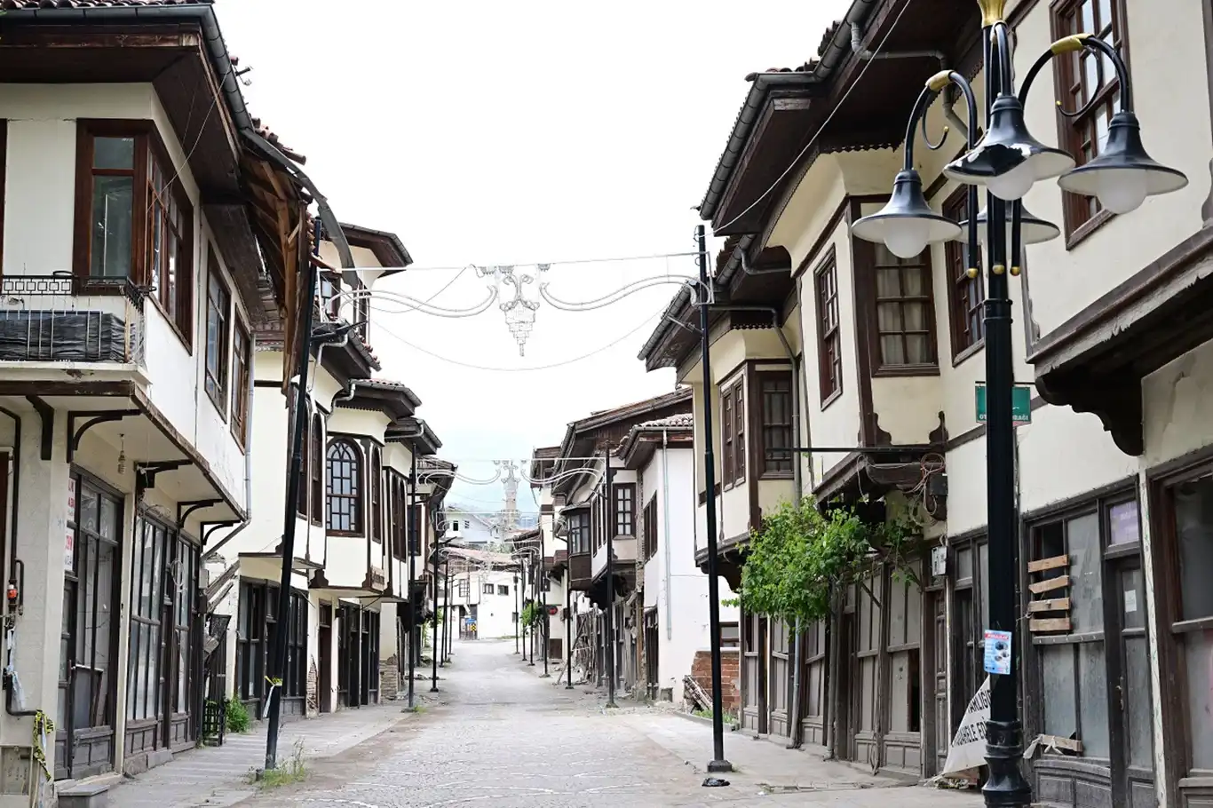 Yeşilyurt'taki tarihi tescilli konaklar aslına uygun yeniden ayağa kaldırılıyor Yeşilyurt'taki tarihi tescilli konaklar aslına uygun yeniden ayağa kaldırılıyor