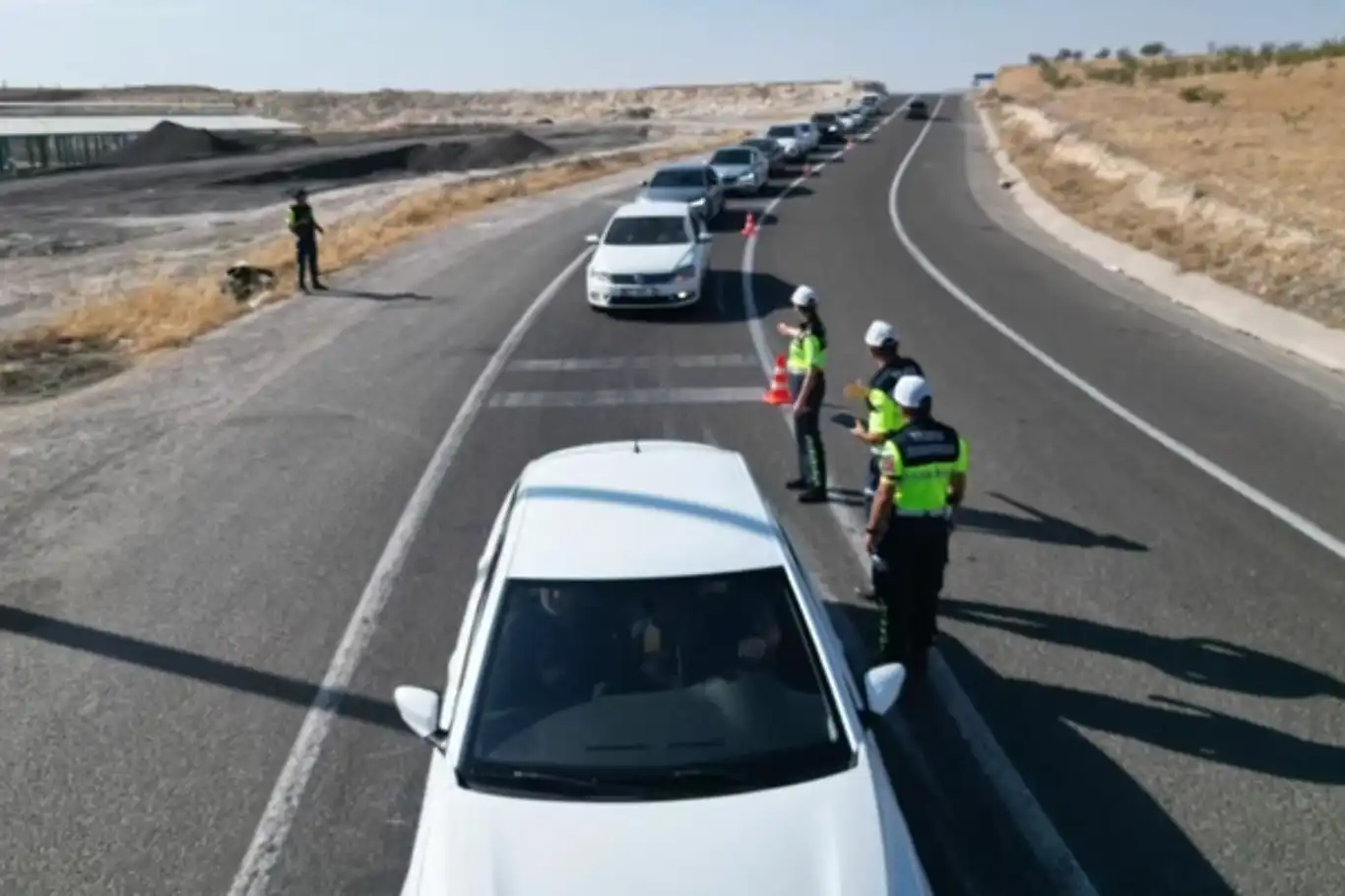 Şanlıurfa’da dron destekli trafik denetimi Şanlıurfa’da dron destekli trafik denetimi