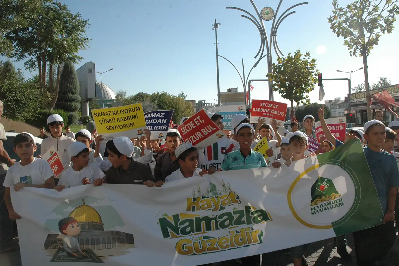 Çınar'da "Hayat Namazla Güzeldir" etkinliği düzenlendi Çınar'da "Hayat Namazla Güzeldir" etkinliği düzenlendi