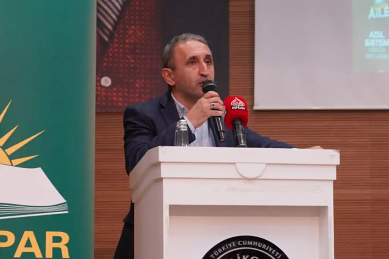 HÜDA PAR’dan “Son Kale Aile” paneli: Aile hakemliği yargı sistemine kazandırılmalı HÜDA PAR’dan “Son Kale Aile” paneli: Aile hakemliği yargı sistemine kazandırılmalı