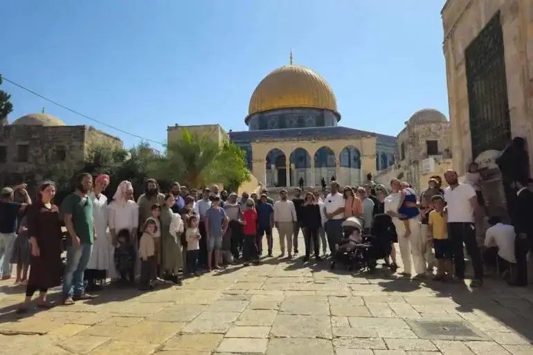 بن غفير يقتحم الأقصى مع أكثر من ألف مستوطن في ذكرى "خراب الهيكل" بن غفير يقتحم الأقصى مع أكثر من ألف مستوطن في ذكرى "خراب الهيكل"