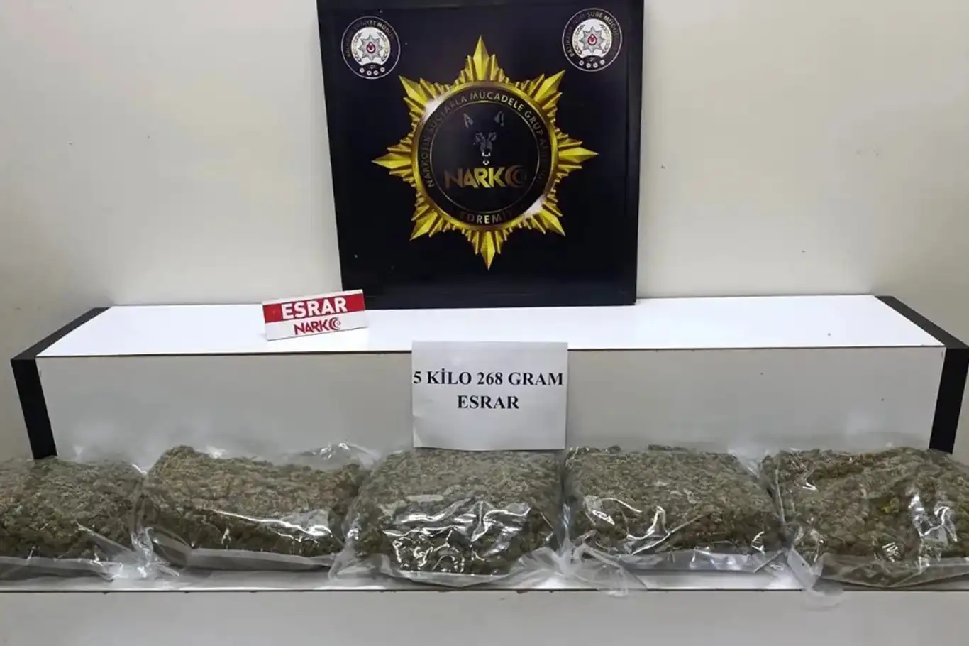 Balıkesir'de 5 kilogram esrar ele geçirildi: 1 gözaltı Balıkesir'de 5 kilogram esrar ele geçirildi: 1 gözaltı