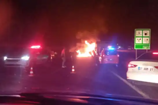 Seyir halindeki tır'da çıkan yangın paniğe yol açtı
