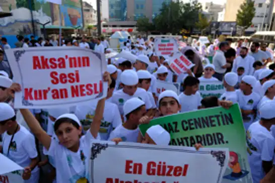"Hayat Namazla Güzeldir" etkinliğine katılan çocuklar Gazzeli akranlarını unutmadı