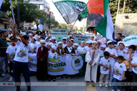 Children in Van pray for Gaza’s suffering youth