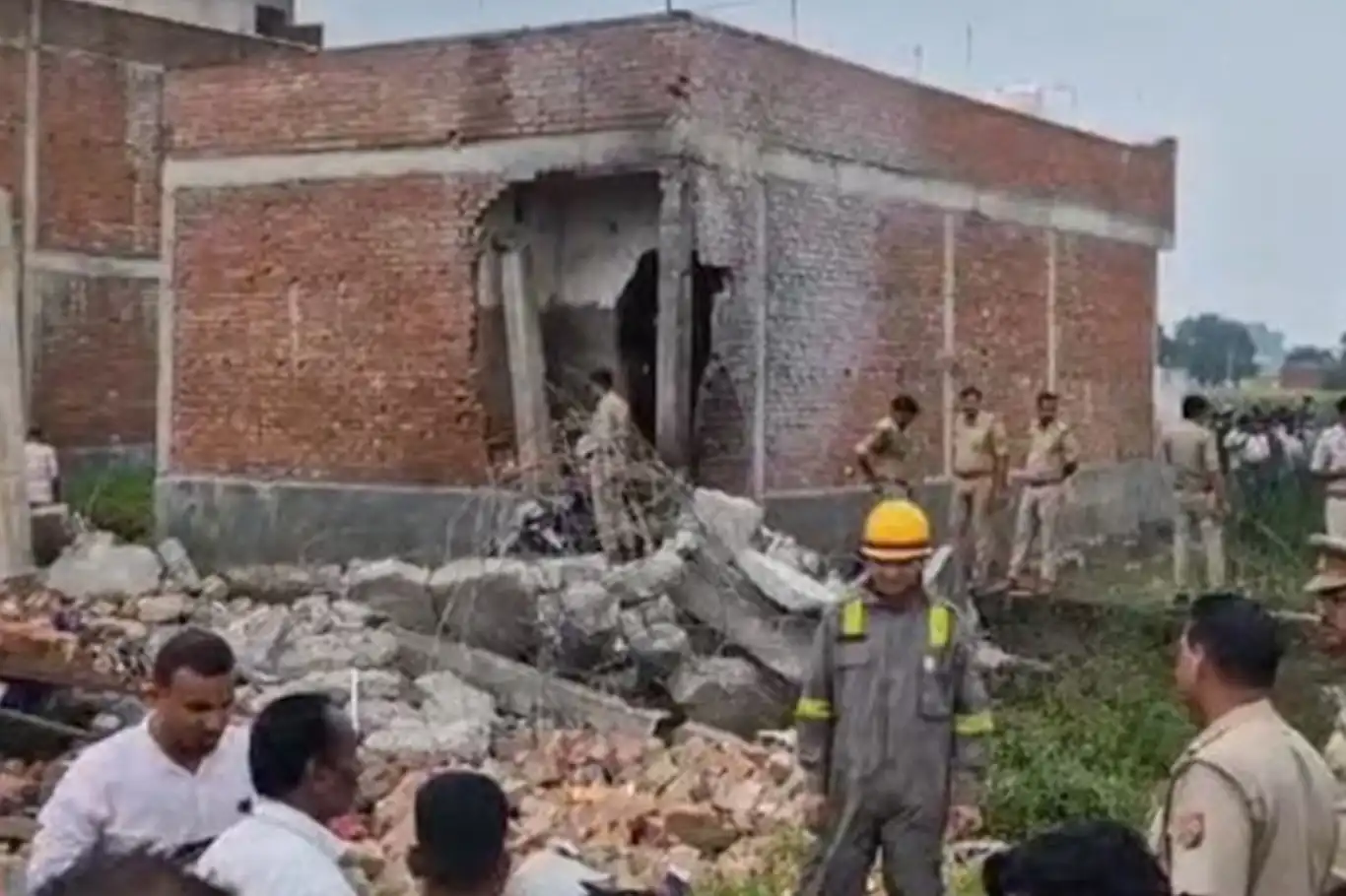 Hindistan'da havai fişek fabrikasında patlama: 2 ölü Hindistan'da havai fişek fabrikasında patlama: 2 ölü