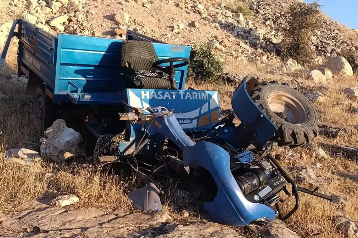 Siirt’te tarım aracı şarampole devrildi: 1 yaralı Siirt’te tarım aracı şarampole devrildi: 1 yaralı