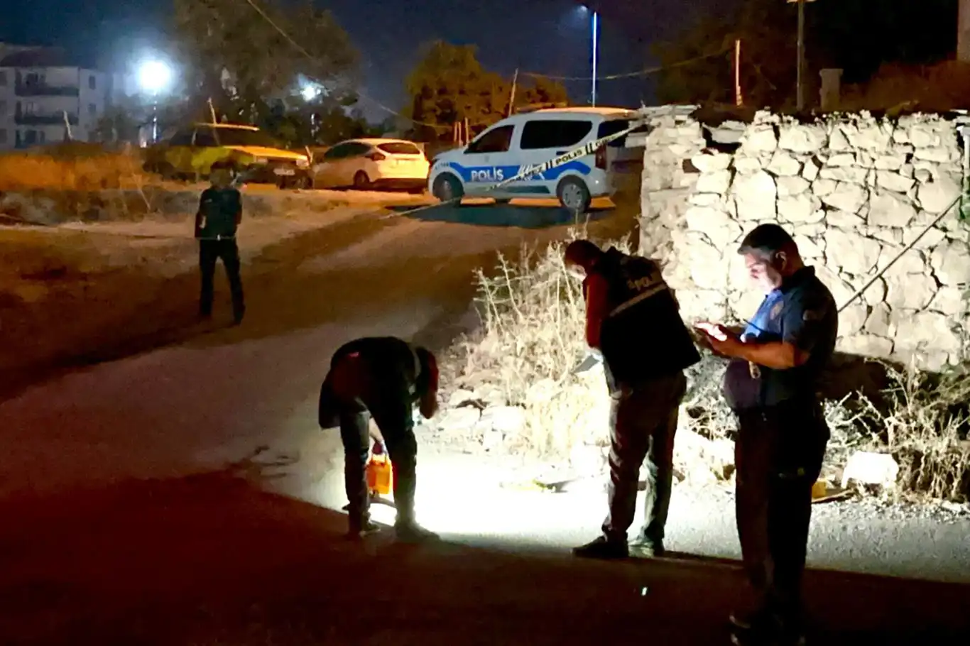 Malatya'da husumetliler arasında silahlı ve bıçaklı kavga: 3 yaralı Malatya'da husumetliler arasında silahlı ve bıçaklı kavga: 3 yaralı