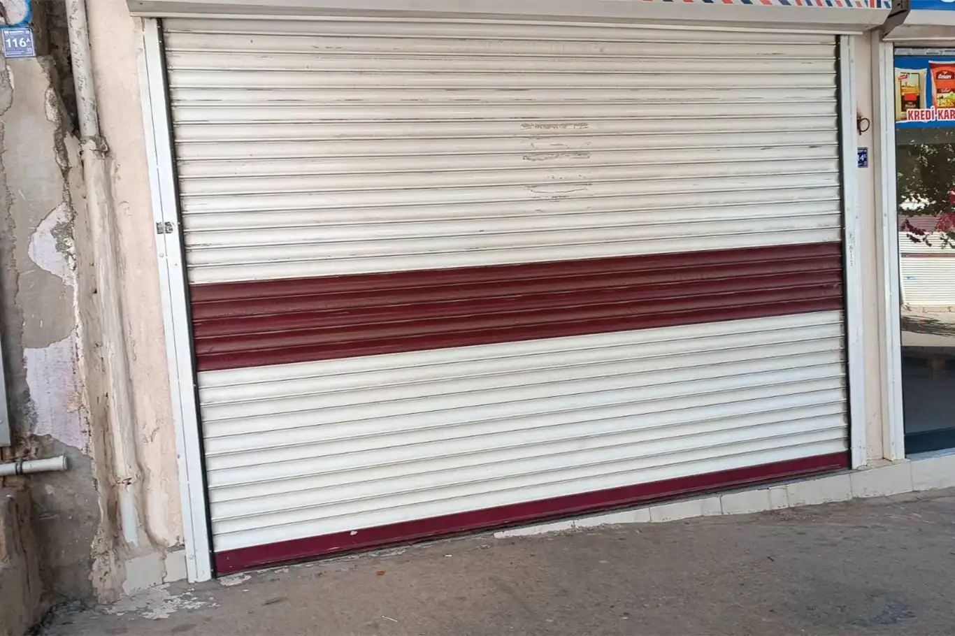 Elektrik kesilince dükkânda mahsur kaldı Elektrik kesilince dükkânda mahsur kaldı