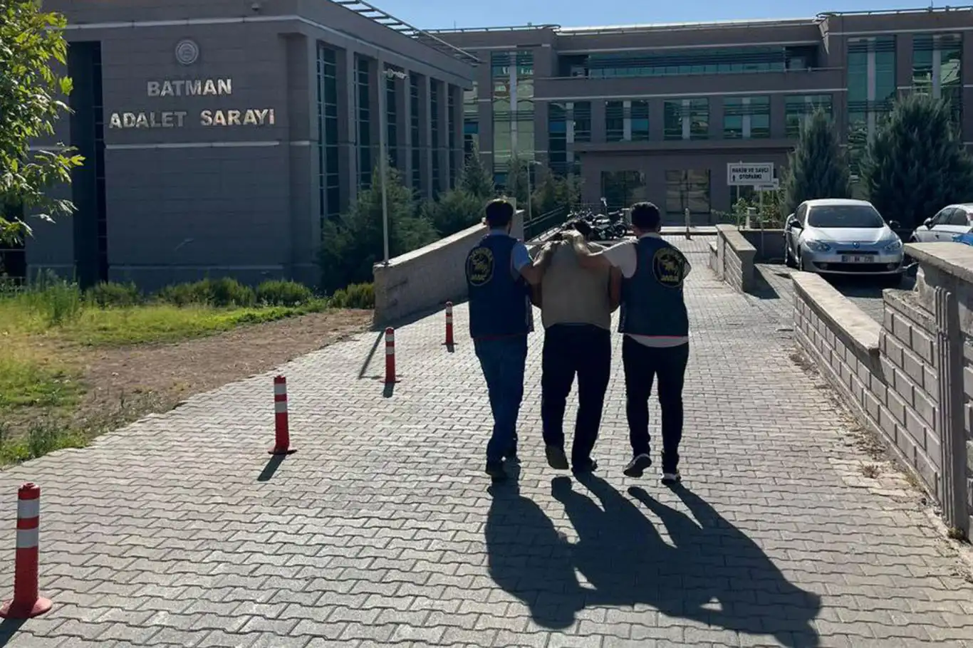Batman'da 14 yıl hapis cezası bulunan hükümlü yakalandı Batman'da 14 yıl hapis cezası bulunan hükümlü yakalandı