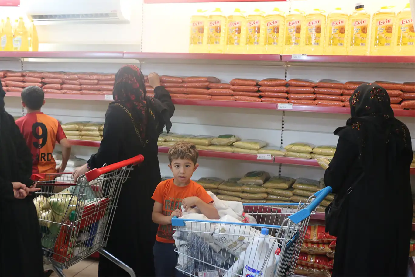 Şanlıurfa’da ihtiyaç sahipleri Umut Market’te ücretsiz alışveriş yapıyor