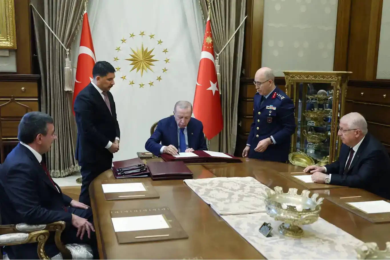 تركيا.. سَلجوق بيرقدار أوغلو رئيسًا للأركان خلفًا لغوراك تركيا.. سَلجوق بيرقدار أوغلو رئيسًا للأركان خلفًا لغوراك