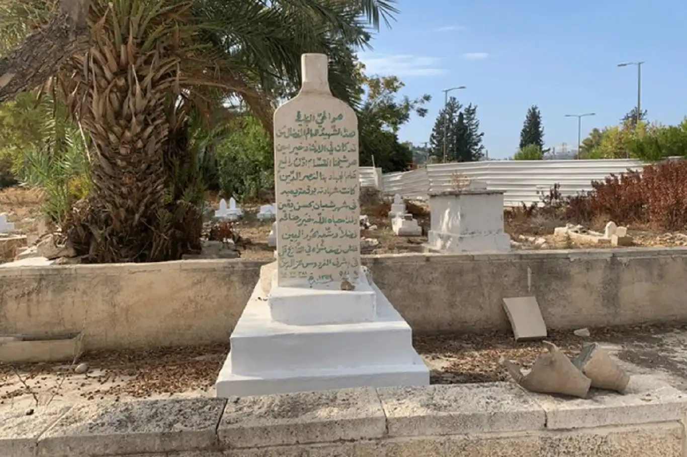 عضو بالكنيست الصهيوني يدعو لإزالة قبر الشهيد عز الدين القسام من حيفا عضو بالكنيست الصهيوني يدعو لإزالة قبر الشهيد عز الدين القسام من حيفا