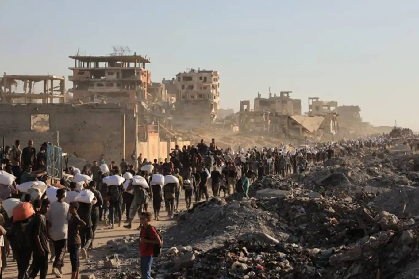 UNRWA: Gazze'de insanlar ailelerine yiyecek almaya çalışırken saldırıya uğruyor UNRWA: Gazze'de insanlar ailelerine yiyecek almaya çalışırken saldırıya uğruyor