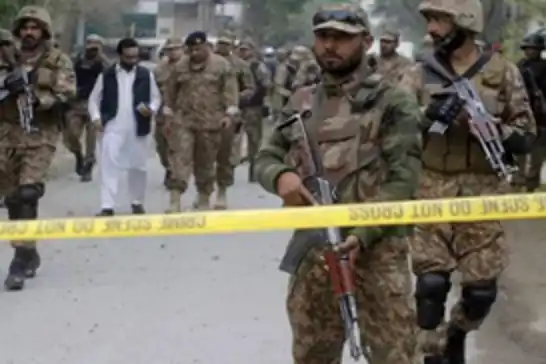 Pakistan'da güvenlik güçleri hedef alındı: 11 ölü