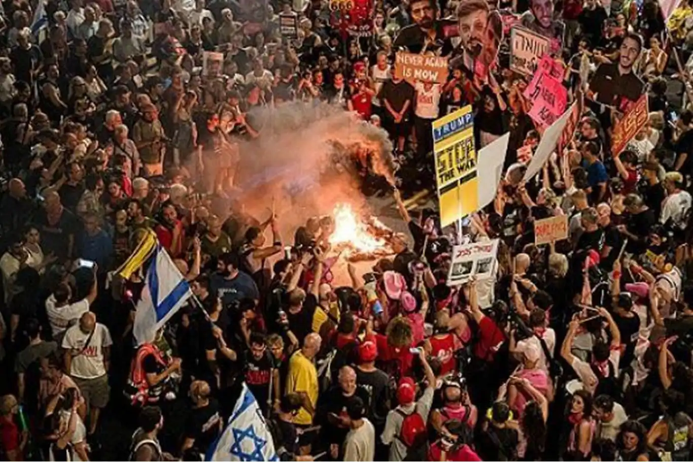 Tel Aviv'de esir takası anlaşması talebiyle gösteriler yapıldı Tel Aviv'de esir takası anlaşması talebiyle gösteriler yapıldı