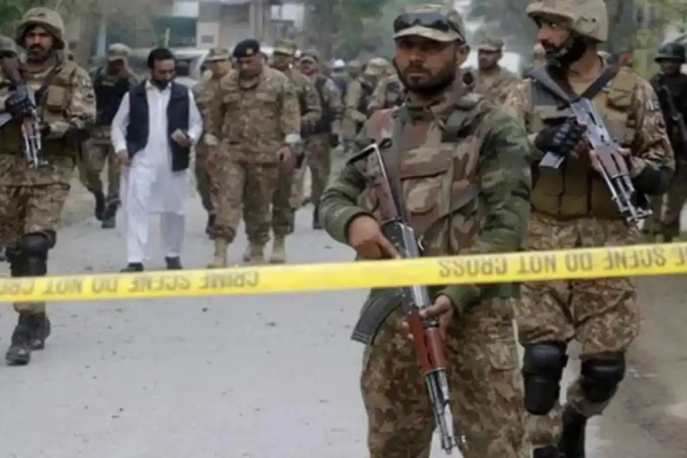 لە پاکستان هێرش کرایە سەر هێزەکانی ئاسایش: ١١ کوژراو لە پاکستان هێرش کرایە سەر هێزەکانی ئاسایش: ١١ کوژراو