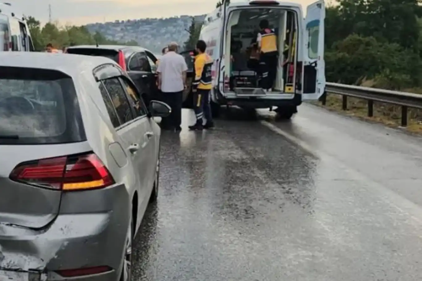 TEM Otoyolu'nda zincirleme kaza: 10 yaralı TEM Otoyolu'nda zincirleme kaza: 10 yaralı